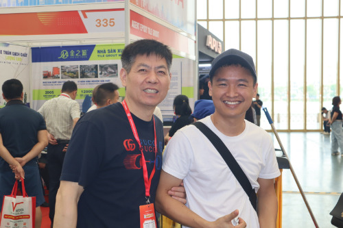 Vietbuild Hanoi 2026 Expo-Guanmingdeco boss and visitor